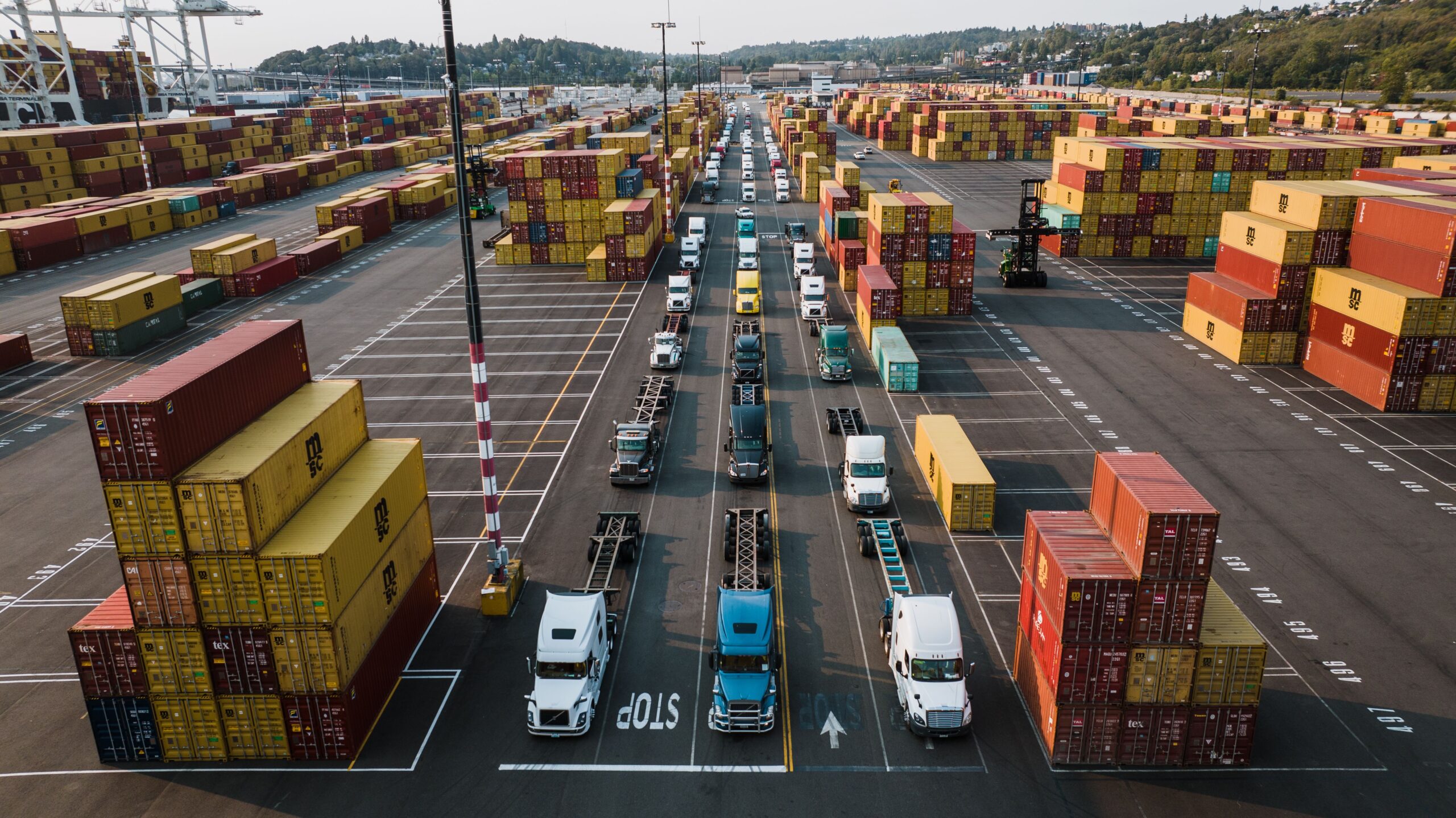 Container de carga em terminal portuário